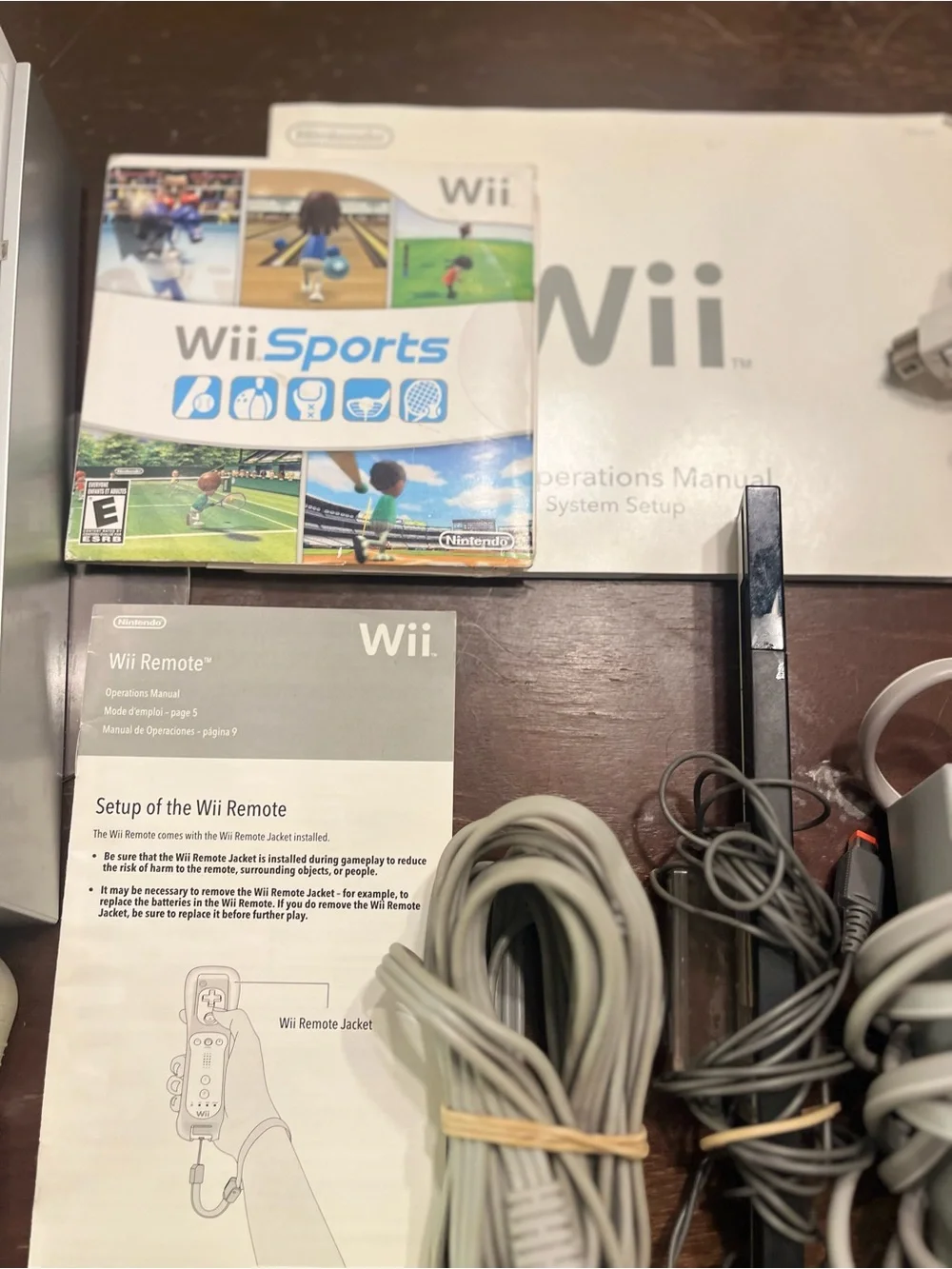 Nintendo Wii Console Bundle with White Accessories